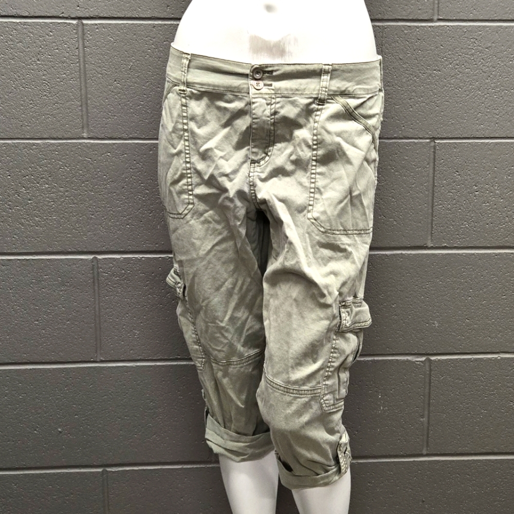 Denver Hayes khaki capris
